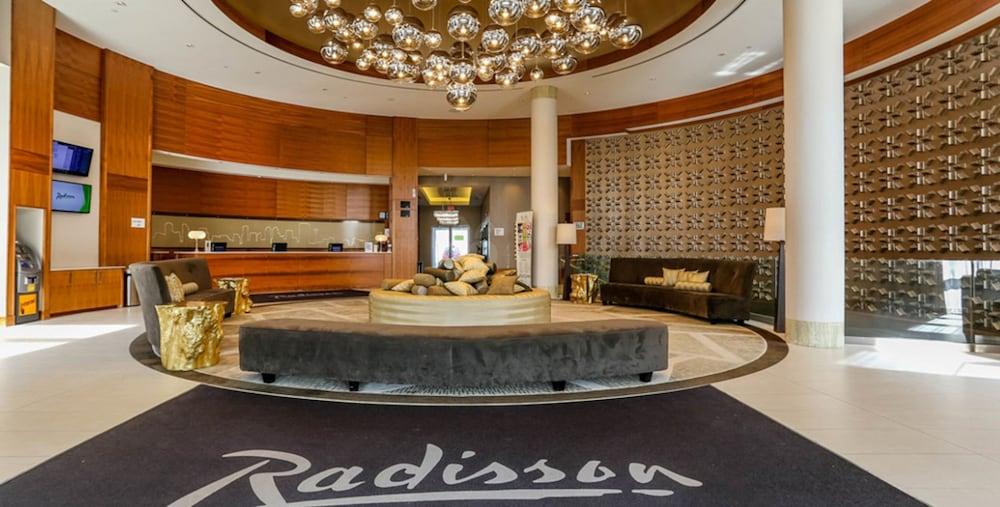 Radisson Hotel & Conference Centre Calgary Airport Exterior photo